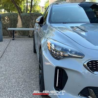 20 inch Staggered Variant Argon Gloss Piano Black on a 2019 Kia Stinger GT