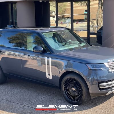 22 Inch Giovanna Tulum in Gloss Black on a 2023 Land Rover Range Rover