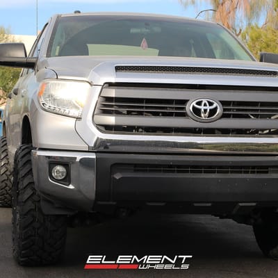 20 inch Level 8 Off-Road Slingshot Matte Black on a 2015 Toyota Tundra 2WD Crew Cab