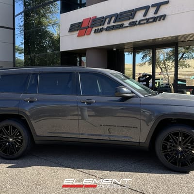22 inch Curva Concepts C48 Gloss Black on a 2023 Jeep Grand Cherokee