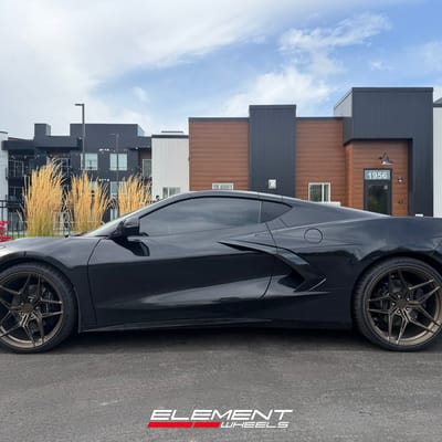 Staggered Set 20/21 inch Variant Zeno in Gloss Bronze on a 2025 Chevrolet Corvette Z51 C8