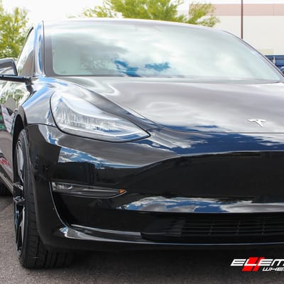 20 inch Variant Krypton Gloss Piano Black w/ Snow White Caps on 2019 Tesla Model 3 Base RWD