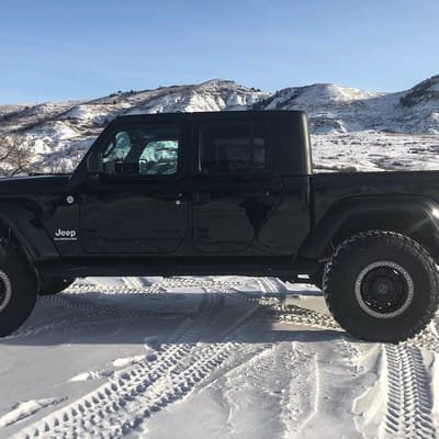 Black Rhino Abrams Gun Black w/ Machined Dark Tint Lip on a Jeep Gladiator
