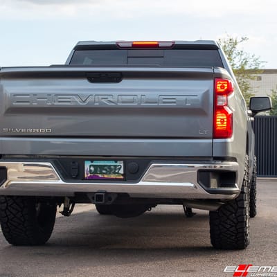 20 inch XD Series XD 135 Grenade OR Matte Black on 2019 Chevrolet Silverado 1500 (Leveled)