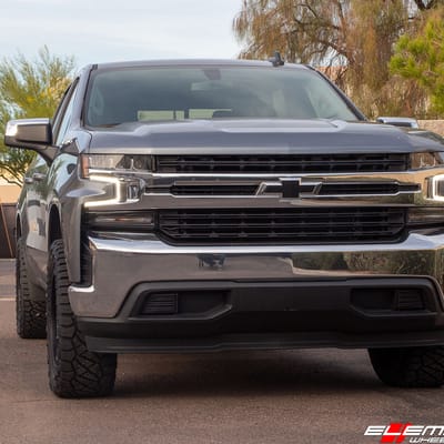 20 inch XD Series XD 135 Grenade OR Matte Black on 2019 Chevrolet Silverado 1500 (Leveled)