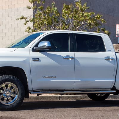 18 inch Moto Metal MO962 Chrome on 2016 Toyota Tundra