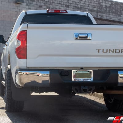 18 inch Moto Metal MO962 Chrome on 2016 Toyota Tundra