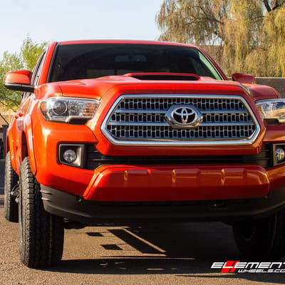 18 inch Fuel Off-Road Throttle Matte Black w/ Milled Accent D513 on 2016 Toyota Tacoma w/ 2-3 inch lift