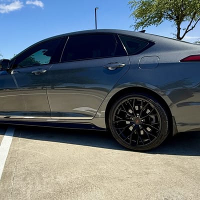 Staggered 20 inch Ferrada Forge-8 FR9 in Obsidian Black on a 2019 Genesis G80