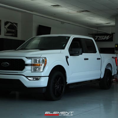 22 Inch Niche Altair in Satin Black w/ Gloss Black Lip on 2021 Ford F-150