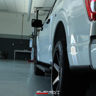 22 Inch Niche Altair in Satin Black w/ Gloss Black Lip on 2021 Ford F-150