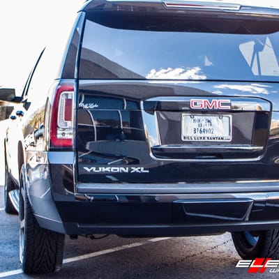 22 inch KMC KM704 District Truck Matte Black Machined w/ Tint on 2018 GMC Yukon