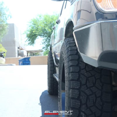 18 Inch Fuel Off-Road Sledge D596 in Matte Black on 2000 Toyota Landcruiser