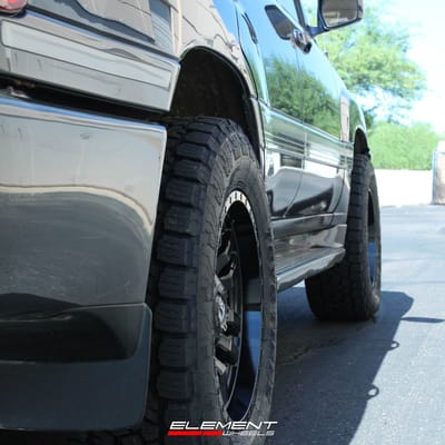 18 Inch Fuel Off-Road Sledge D596 in Matte Black on 2000 Toyota Landcruiser