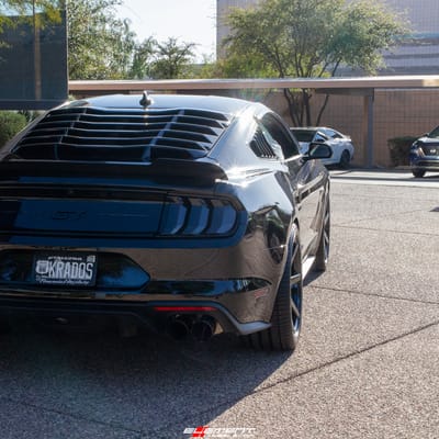 Staggered 20 Inch Niche Verona M168 in Gloss Black on a 2021 Ford Mustang