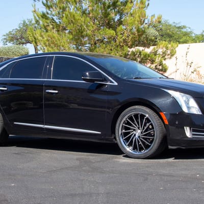 20 Inch Giovanna Spira ff in Diamond Cut Black with SS Lip on a 2015 Cadillac XTS