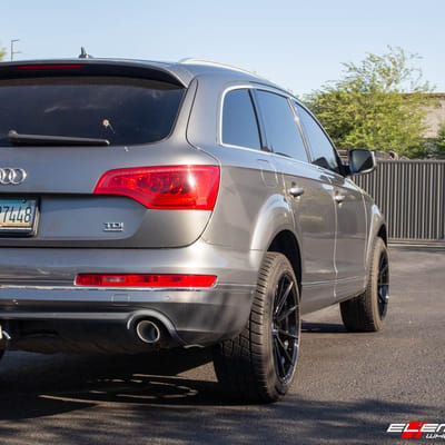 20 Inch Variant Argon and Krypton in Gloss Piano Black on a 2011 Audi Q7