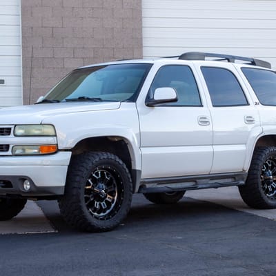 20 Inch Fuel Off-Road Crush Gloss Black Double Dark Tint D561 on a 2003 Chevrolet Tahoe Z/71