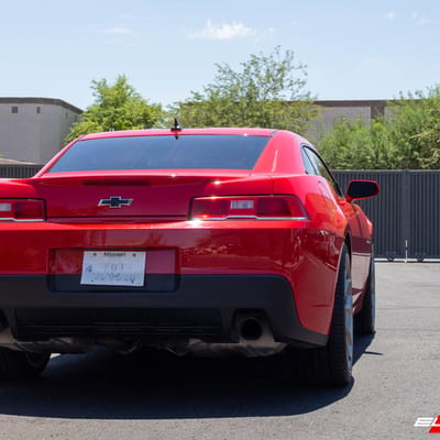 Staggered 22 Inch American Racing AR932 Splitter in Graphite on a 2015 Chevrolet Camaro LT