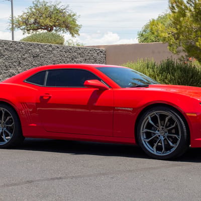 Staggered 22 Inch American Racing AR932 Splitter in Graphite on a 2015 Chevrolet Camaro LT