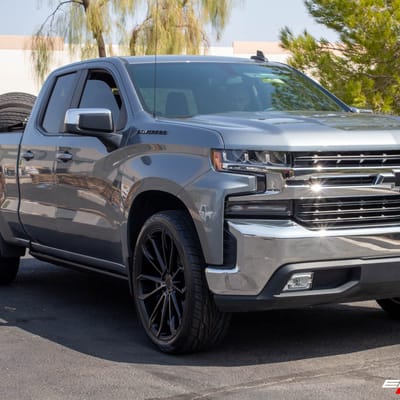 24 Inch Status Mastadon 6 in Carbon Graphite on a 2019 Chevrolet Silverado 1500