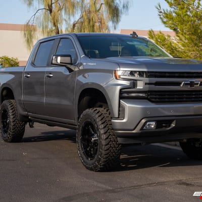 20 Inch Fuel Off Road Coupler in Gloss Black on a 2020 Chevrolet Silverado 1500