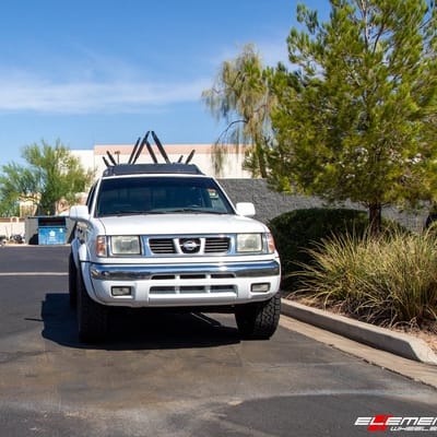 17 Inch American Racing AR933 Intake in Gloss Black on a 2000 Nissan Frontier