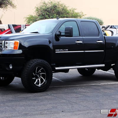 22x12 XD826 Surge Gloss Black w/ Machined Face on 2014 GMC Sierra 2500 Denali HD w/ Specs