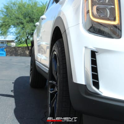 20 Inch Variant Krypton in Gloss Piano Black on 2022 Kia Telluride