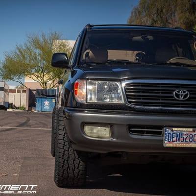 18 Inch Black Rhino Arsenal in Matte Black on a 2000 Toyota Land Cruiser