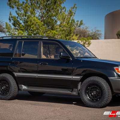 18 Inch Black Rhino Arsenal in Matte Black on a 2000 Toyota Land Cruiser