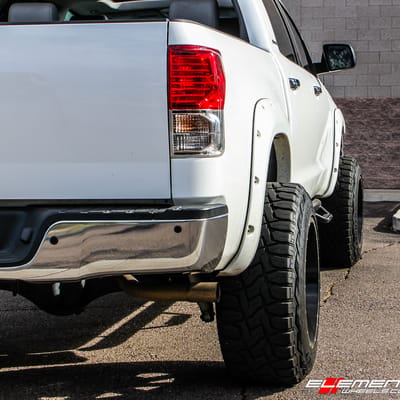 22 inch Moto Metal M0962 Gloss Black on 2013 Toyota Tundra Lifted