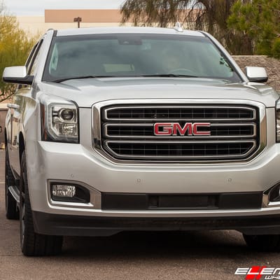 22 inch KMC KM715 Reverb Satin Black w/ Gloss Black Lip on 2018 GMC Yukon 4WD
