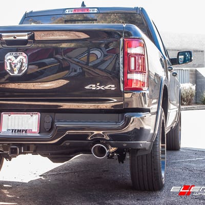 22 inch Fuel Off-Road Sledge Matte Black w/ Gloss Black Lip on 2019 Ram 1500
