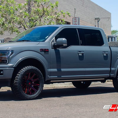 20 inch Fuel Off-Road Gloss Black w/ Candy Red Accents D643 on 2019 Ford F-150 (Leveled)