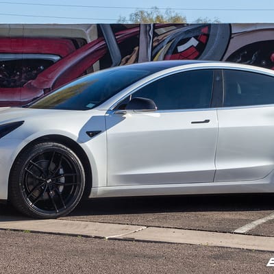 20 inch Variant Krypton Gloss Piano Black on 2018 Tesla Model 3 (Non-performance)