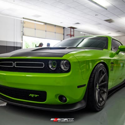 20 inch Staggered Variant Argon Brushed Titanium on a Bagged 2015 Dodge Challenger R/T