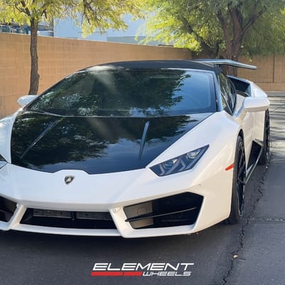 20 inch Staggered Variant Aure in Gloss Black on a 2018 Lamborghini Huracan