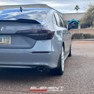 18 Inch Konig Ovsersteer in White on a 2022 Honda Civic