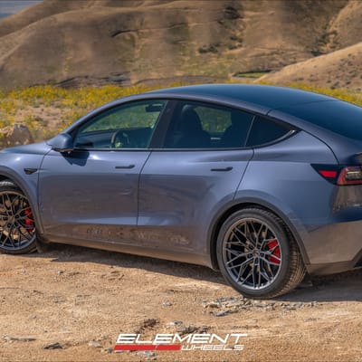 21 inch Staggered Variant Maxim in Satin Gunmetal on a 2023 Tesla Model Y Performance