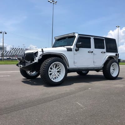 AXE AX1.3 Gloss White Milled (Compression Forged) On A Jeep Wrangler