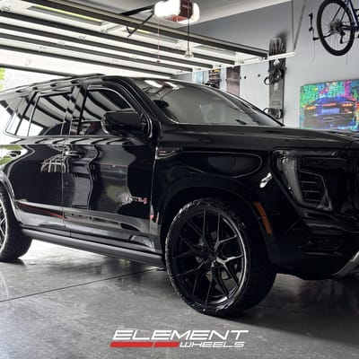 24 inch Vossen HF6-4 in Gloss Black on a 2025 GMC Yukon AT4 Ultimate
