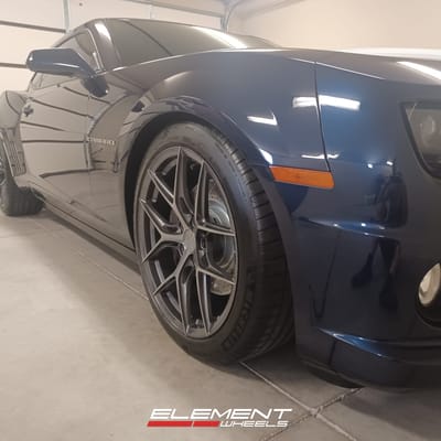 Staggered 20 inch Avant Garde M580R in Dark Graphite Metallic on a 2011 Chevrolet Camaro SS