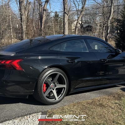 Staggered 21 Variant Wheels Sena in Satin Gunmetal on a 2022 Audi RS E-Tron GT with Carbon Ceramic Brakes