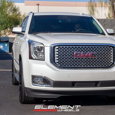22 inch DUB Royalty Gloss Black S208 on a 2017 GMC Yukon Denali