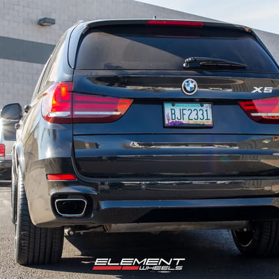 20 inch Staggered Variant Radon Gloss Piano Black on a 2015 BMW X5 F15