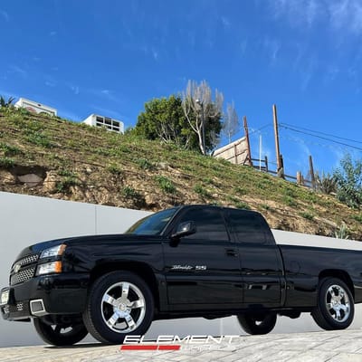 22 inch Chevrolet 1500 SS Replica Wheel Chrome FR33 on a 2004 Chevrolet Silverado 1500