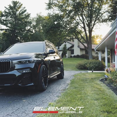 22 inch Savini Black Di Forza BM16 in Gloss Black on a 2022 BMW x7
