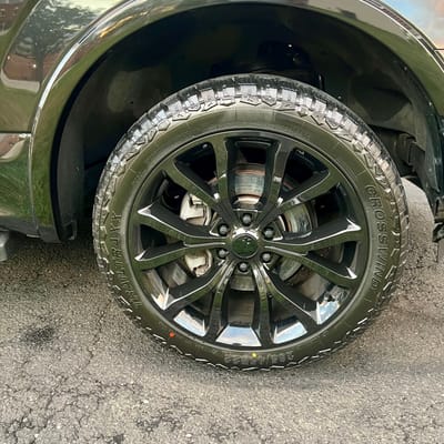 22x9.5 OE Concepts Replica 2018 Ford Platinum in Gloss Black FD05 on a 2015 Ford F-150