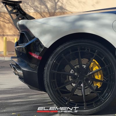 20 inch Staggered Variant Aure in Gloss Black on a 2018 Lamborghini Huracan